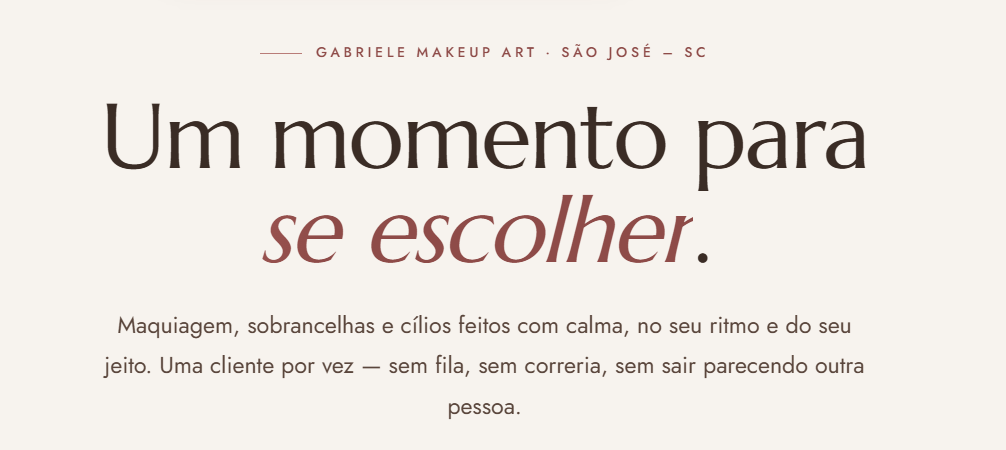 Topo do site da Gabriele Makeup Art: a manchete “Um momento para se escolher” sobre fundo creme